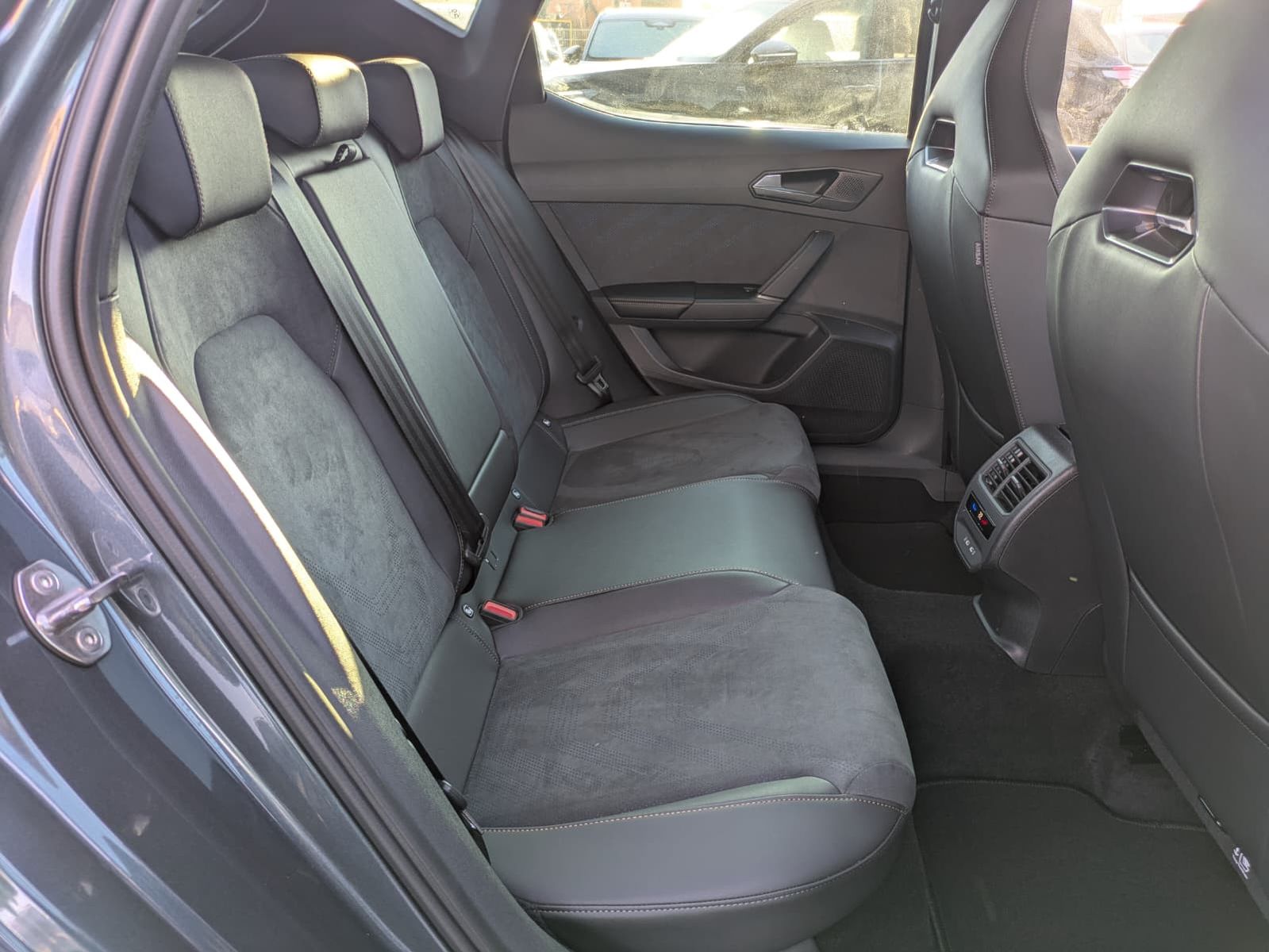 Fahrzeugabbildung CUPRA Leon 1.5 eTSI EDGE DSG*ACC*KAM*18"5JGARANTIE