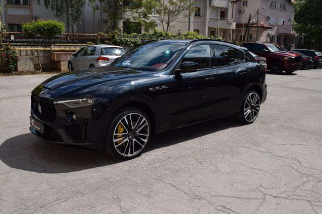 Maserati Levante Trofeo V8 Carbon, Pano, B&W