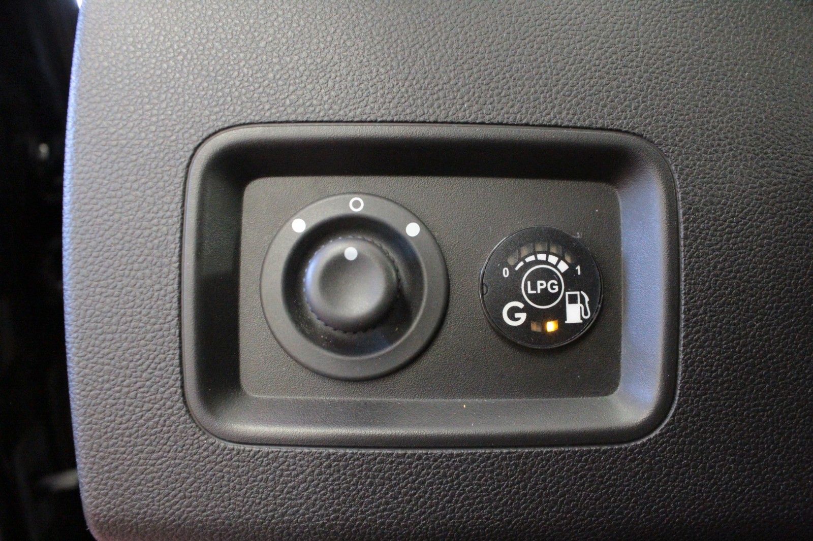Fahrzeugabbildung Dacia Duster Sce 115 Eco-G*AHK*15075*