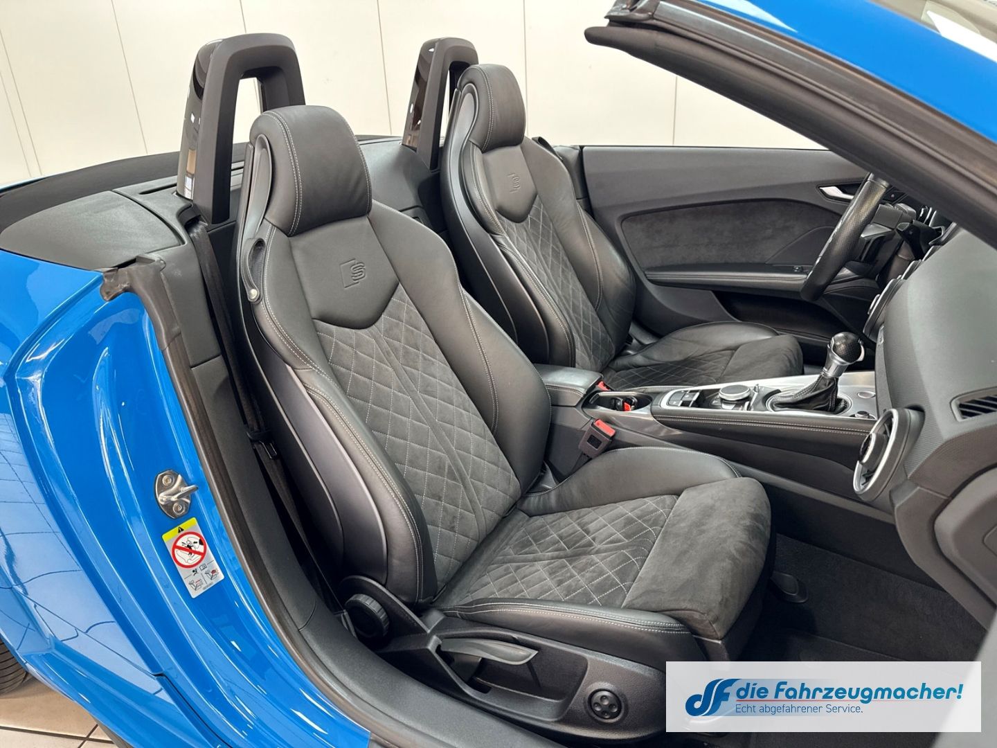 Fahrzeugabbildung Audi TT 40 TFSI 2.0 S line Sportpaket El. Verdeck Nav