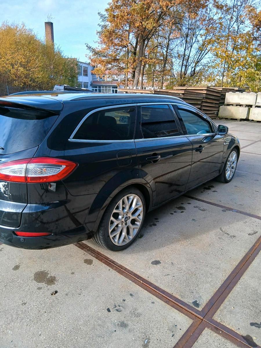 Ford Mondeo 2013 — interior