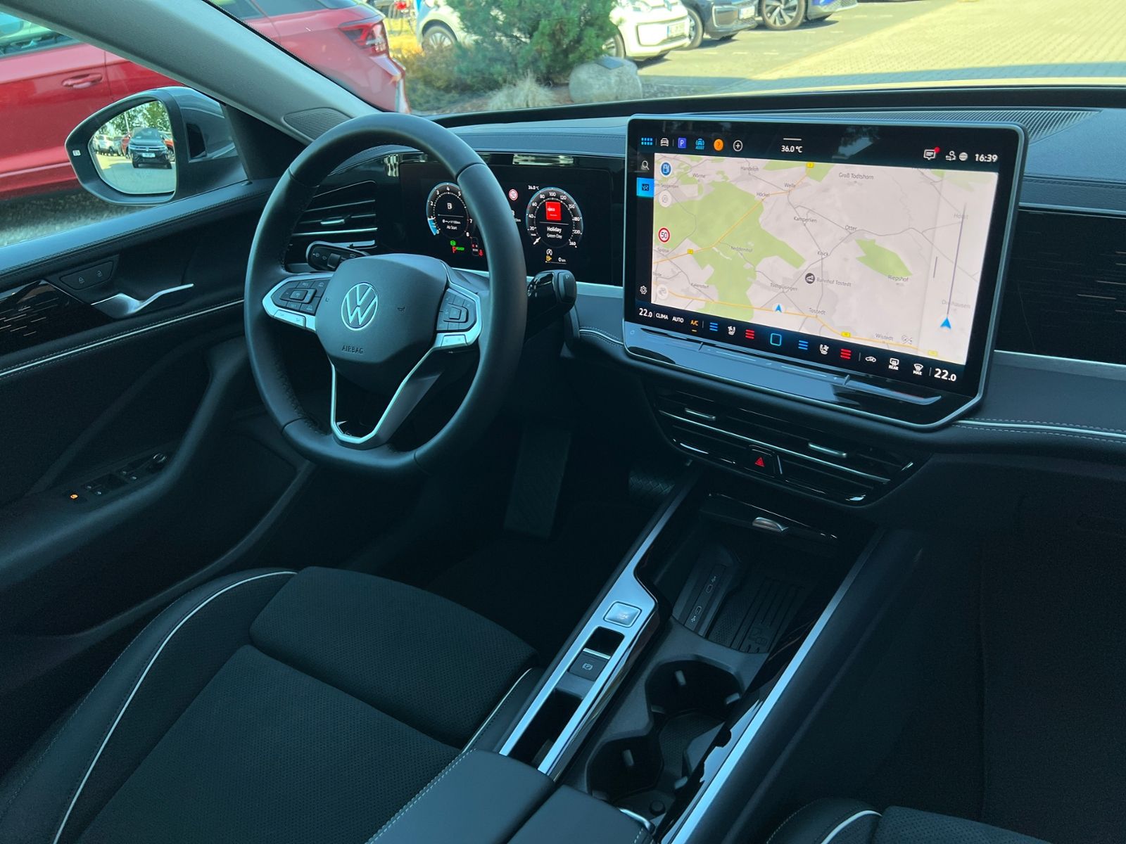 Fahrzeugabbildung Volkswagen Passat Variant Elegance 1.5 eTSI DSG *AHK,IQ-Lig