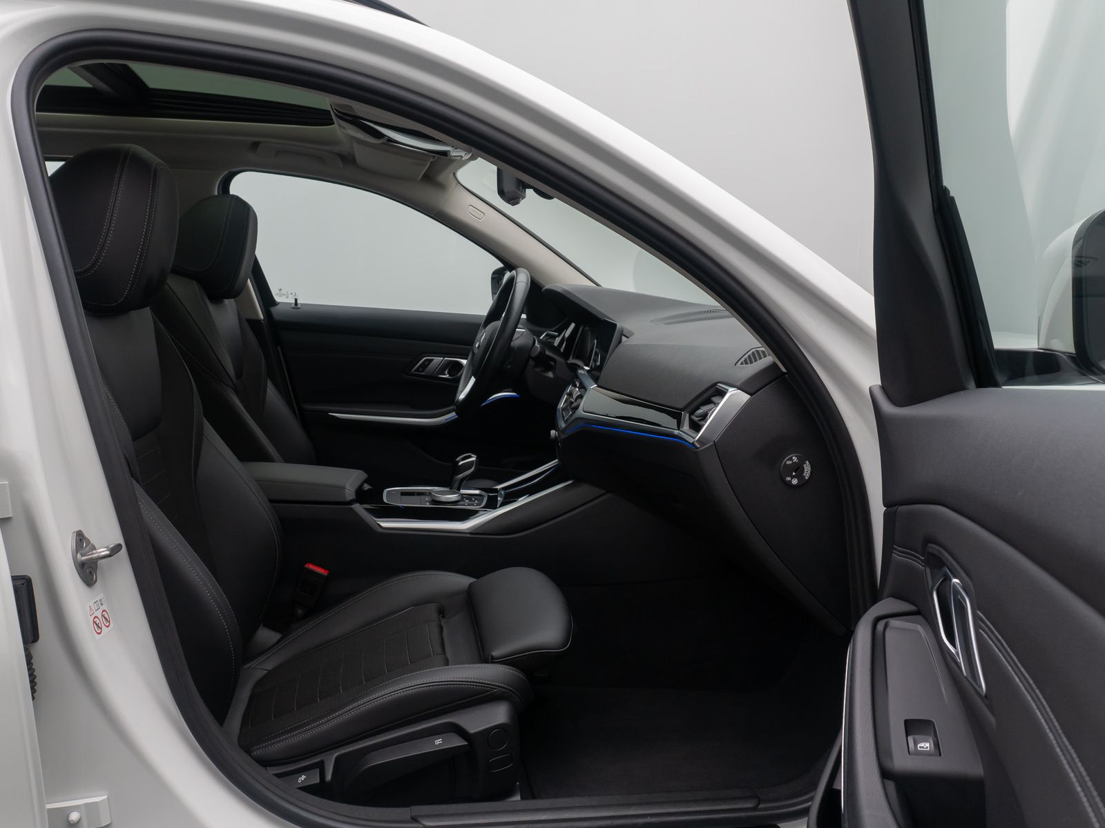 Fahrzeugabbildung BMW 330d xD Sport Line DAB Kamera Laser Panorama