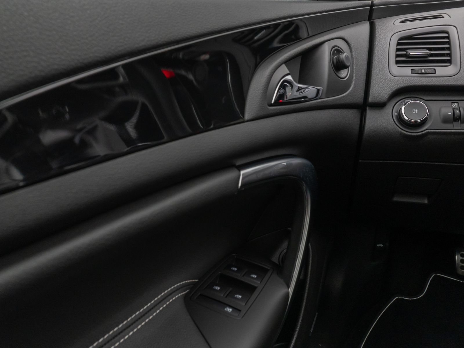 Fahrzeugabbildung Opel Insignia OPC 4x4 Panorama Infinity Tempoma 8Fach