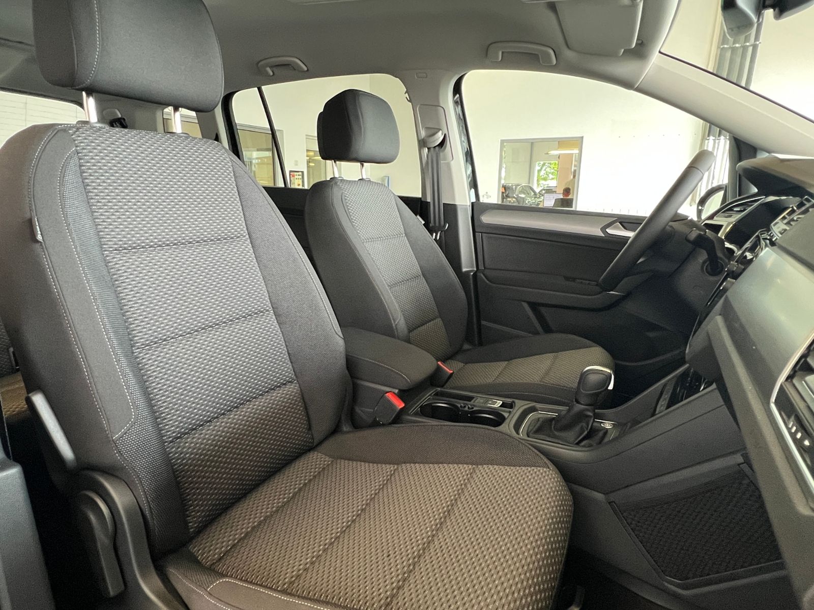 Fahrzeugabbildung Volkswagen Touran Comfortline 1.5 TSI DSG *AHK, LED, 7Sitze