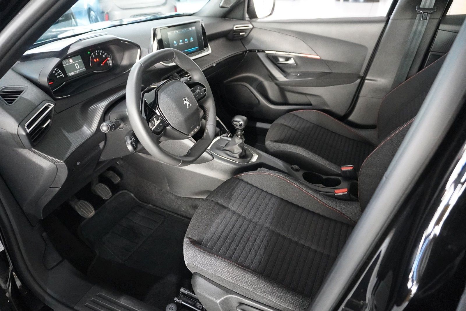Fahrzeugabbildung Peugeot 2008 1.2T ACTIVE PACK NAVI/LED/KAMERA/SPORT/SH