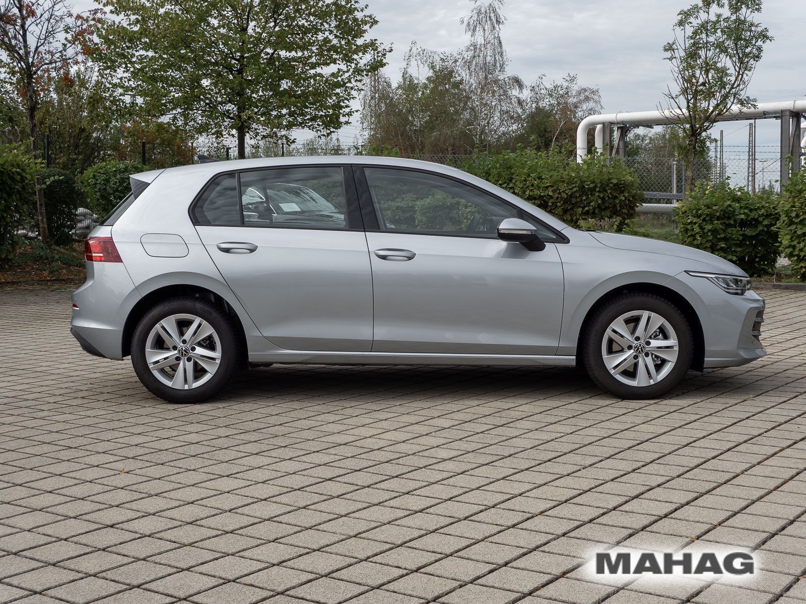 Volkswagen Golf VIII Life 1.5 eTSI LED Navi ParkPilot RearV foto 5