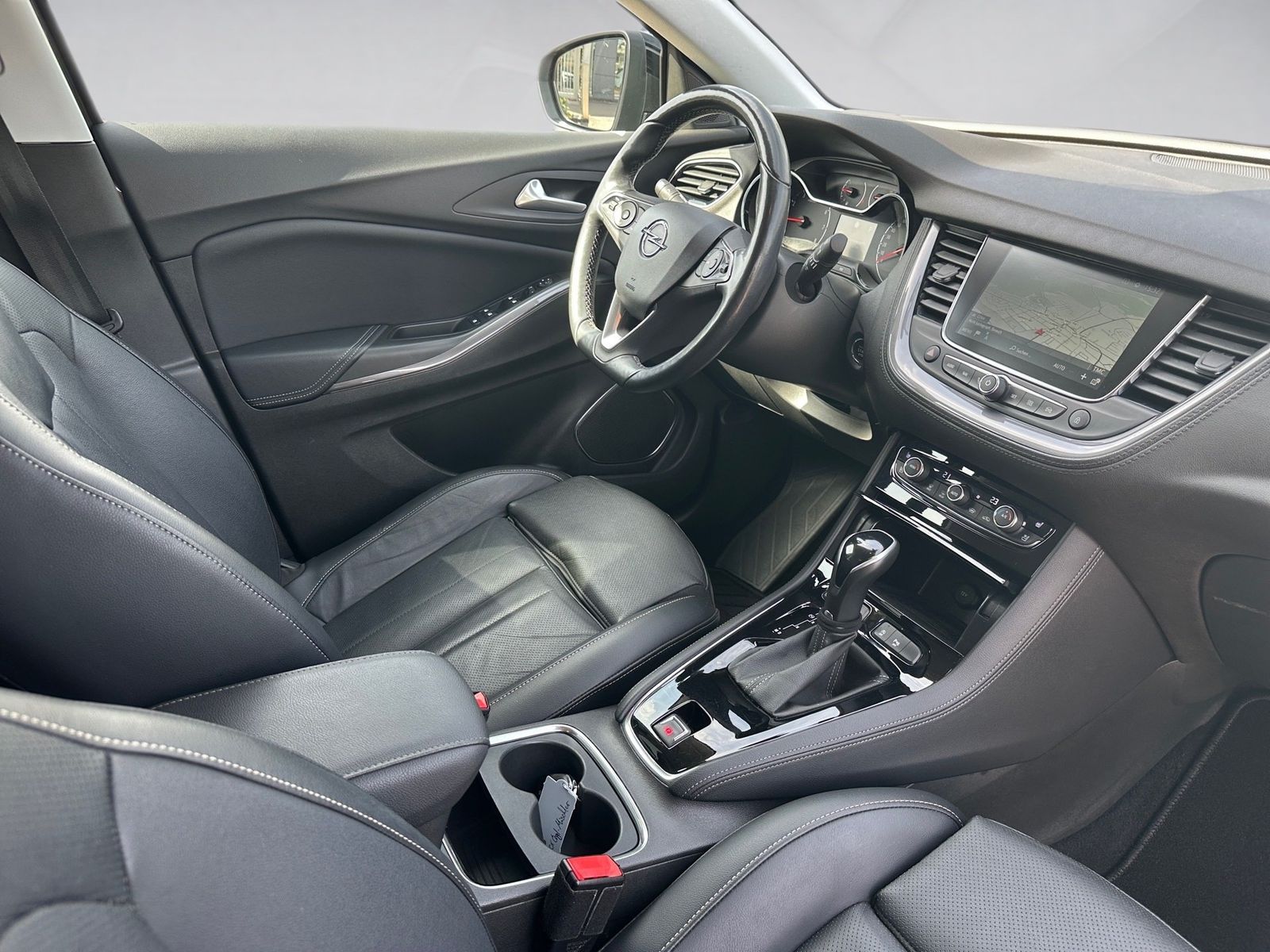 Fahrzeugabbildung Opel Grandland 1.2 Turbo Ultimate 360,AHK,LED,Leder