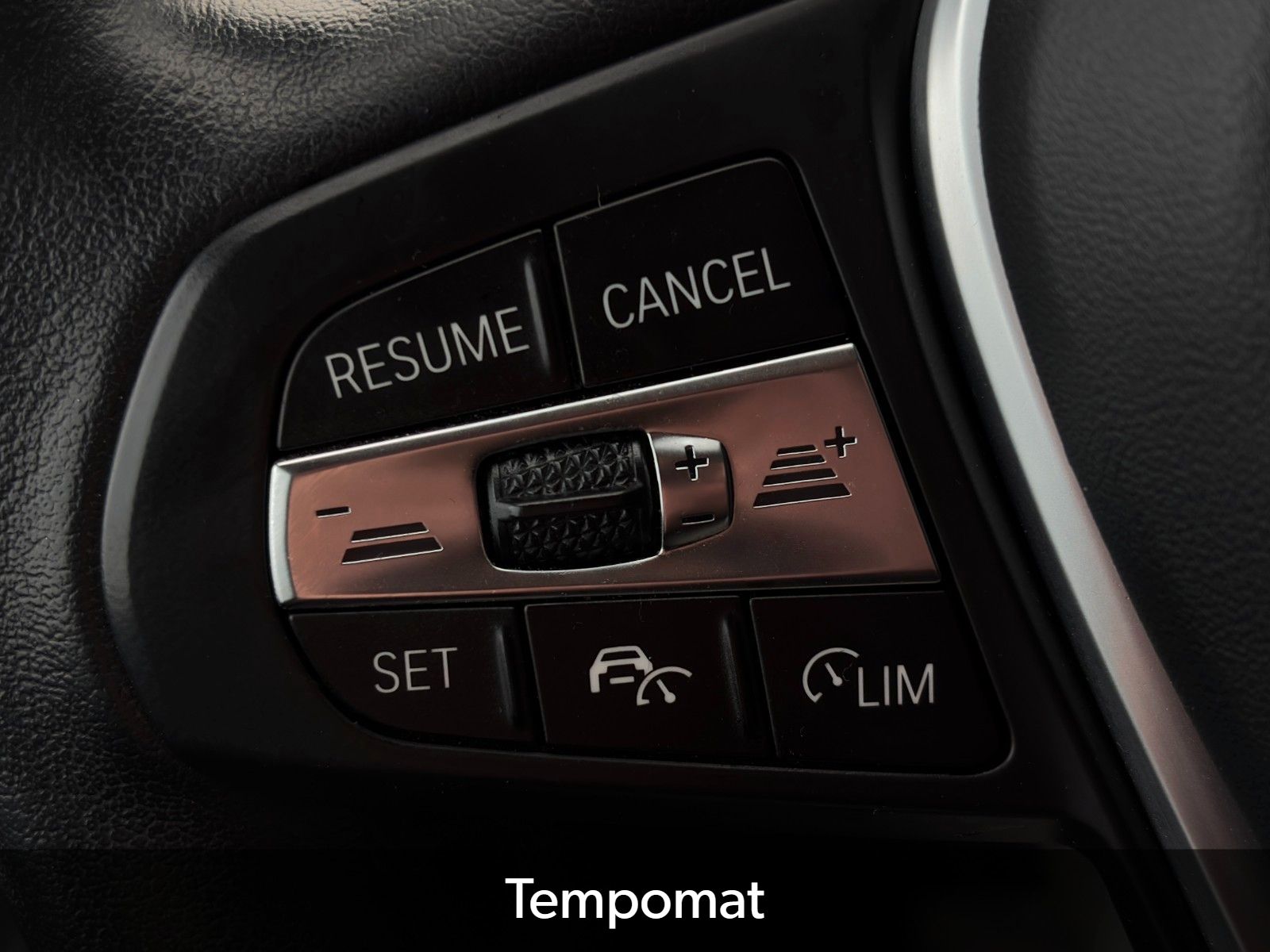 Fahrzeugabbildung BMW 330e Touring ACC HuD HiFi CAM Navi LED CarPlay
