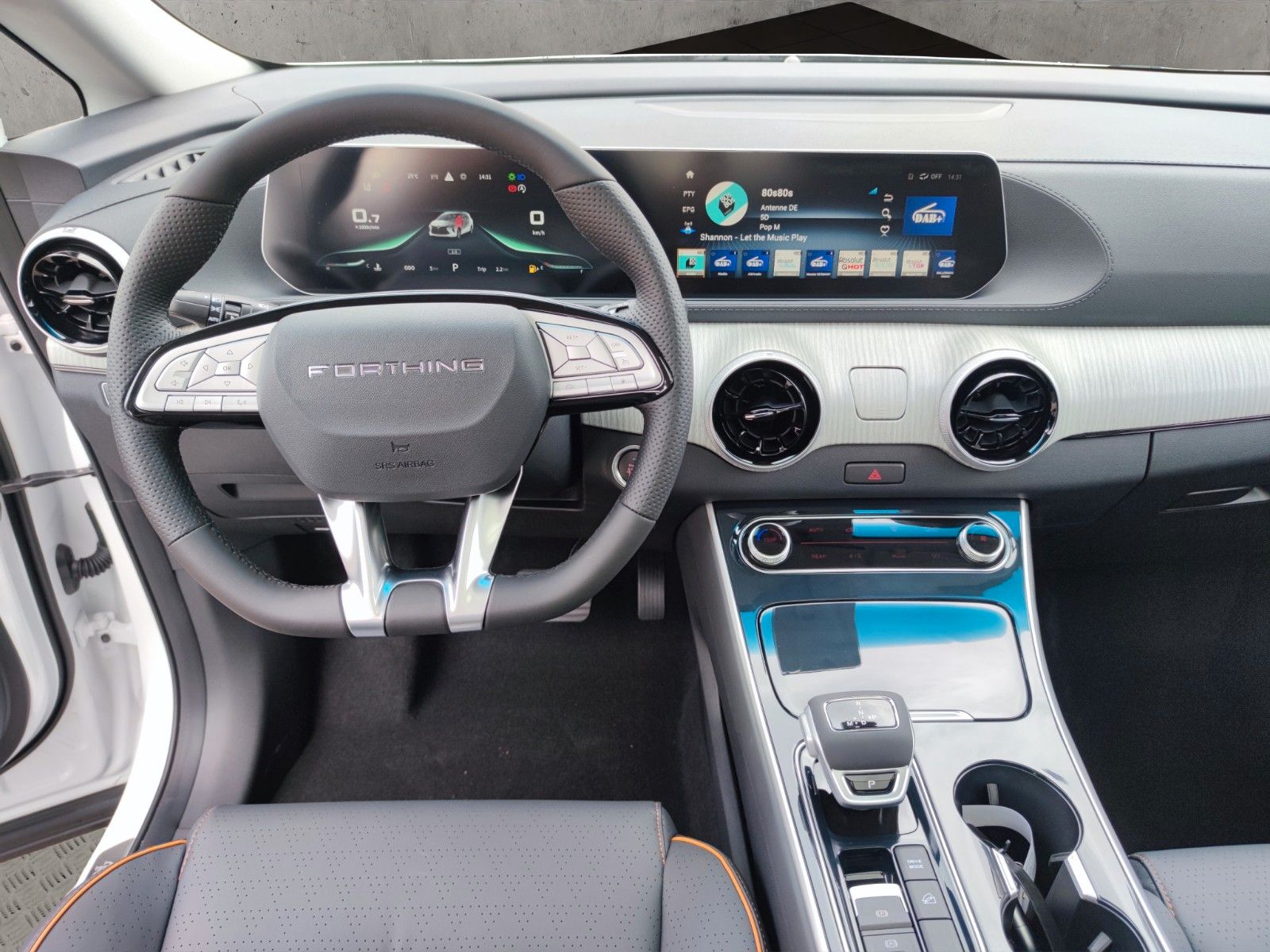 Fahrzeugabbildung DFSK Forthing 4-U Tour DAB + dt. Bedienung