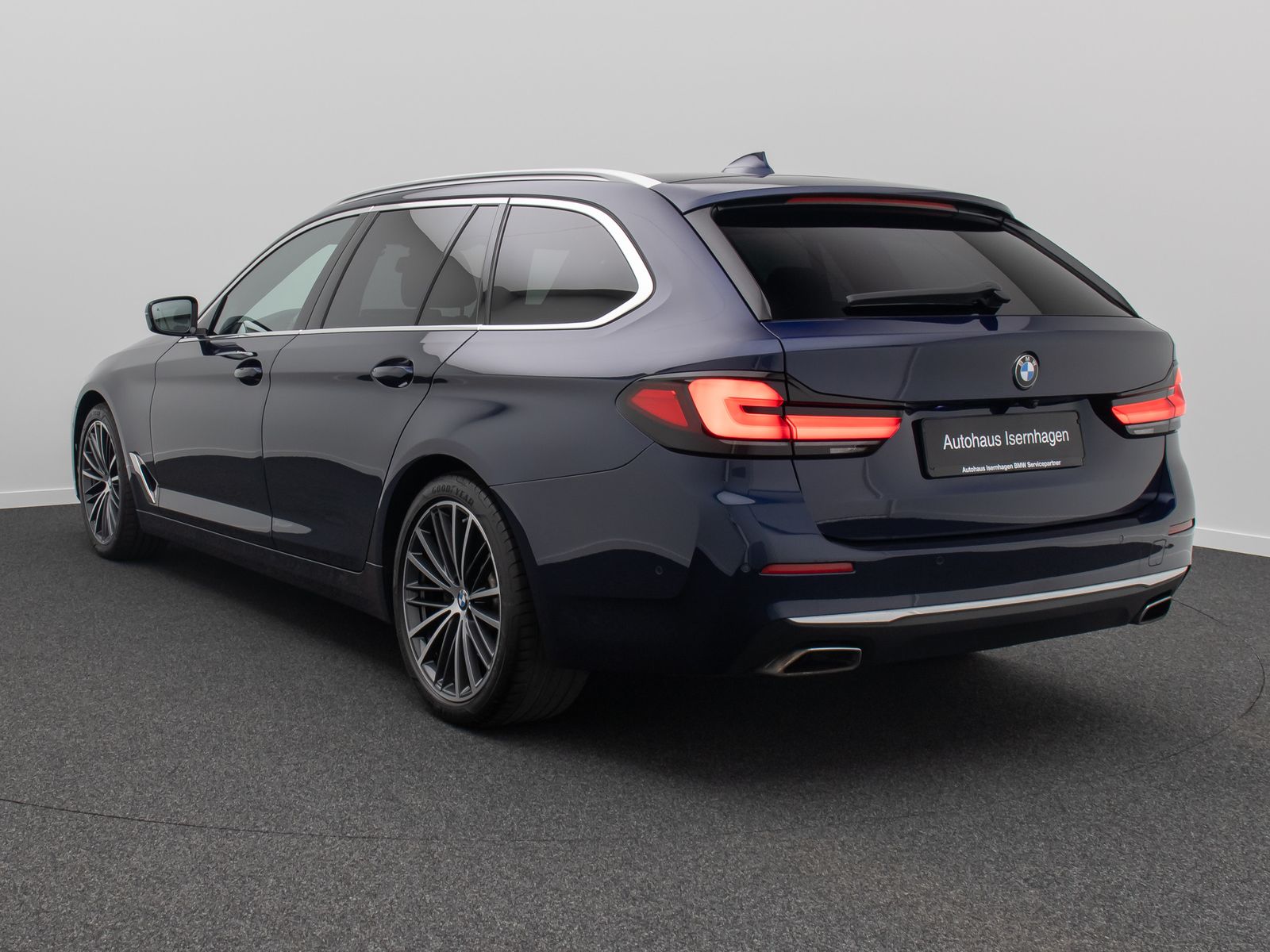 Fahrzeugabbildung BMW 530d Luxury Line DAB Kamera HUD Leder H/K 19Zoll