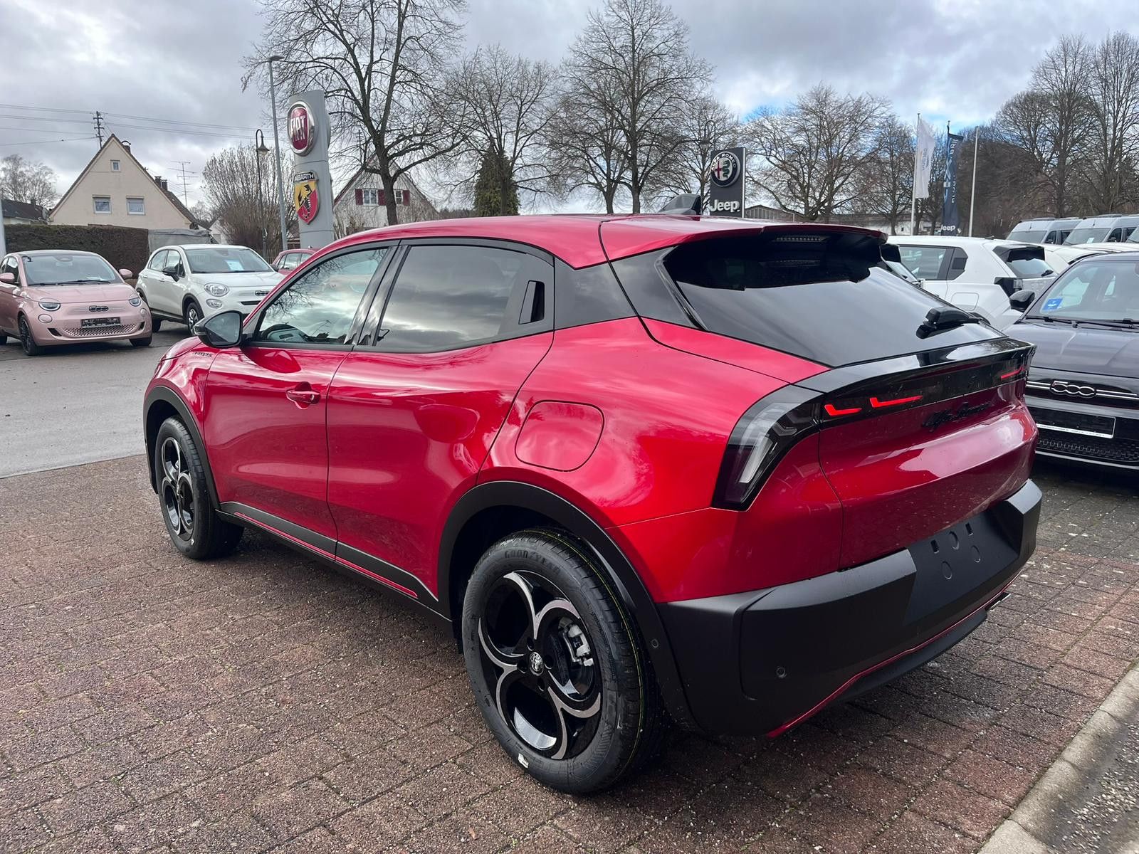 Fahrzeugabbildung Alfa Romeo Junior Ibrida 1.2 VGT 48V-Hybrid 107 kW Speciale