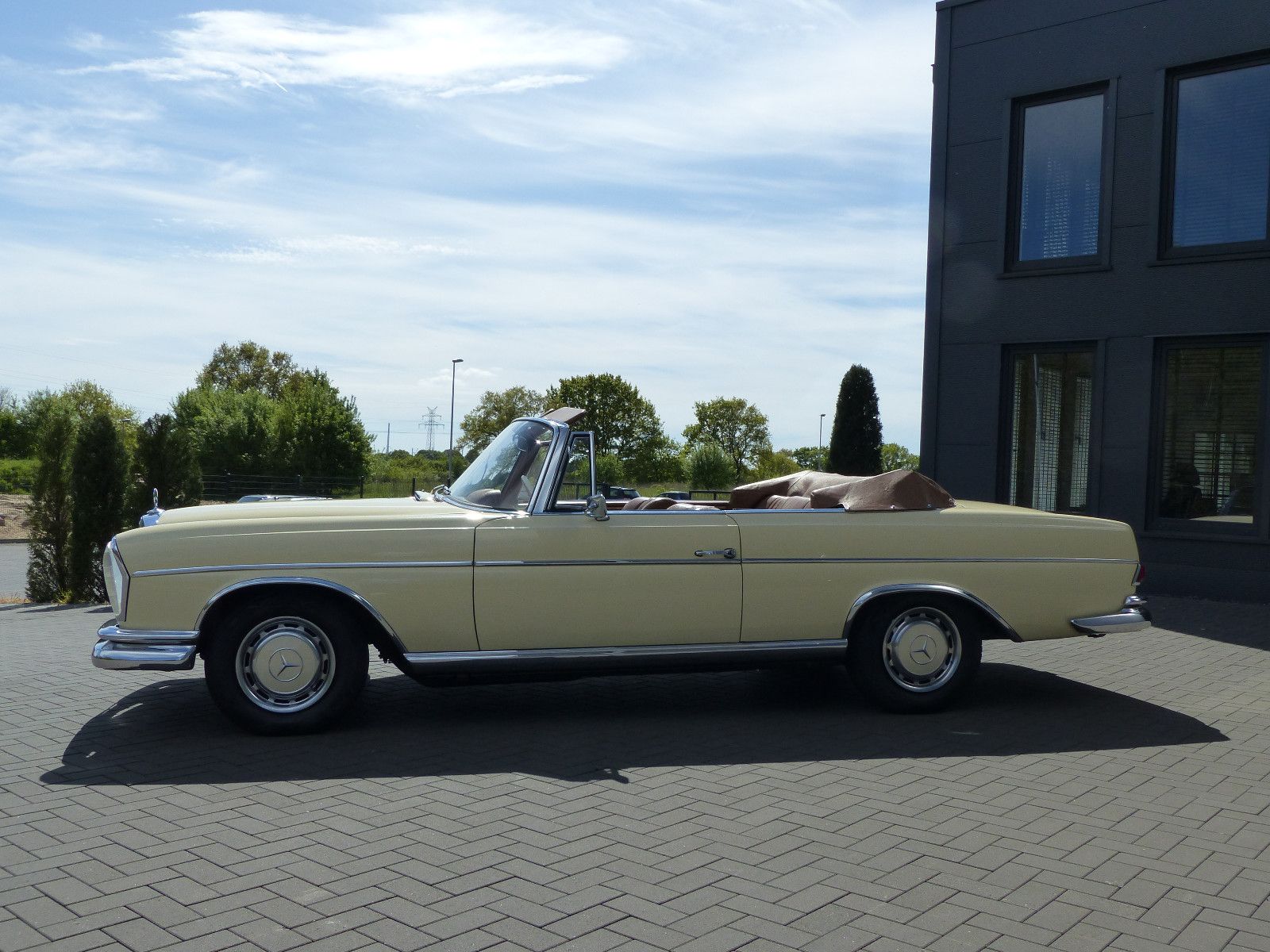 Fahrzeugabbildung Mercedes-Benz 250 SE Cabriolet *2.Hand*