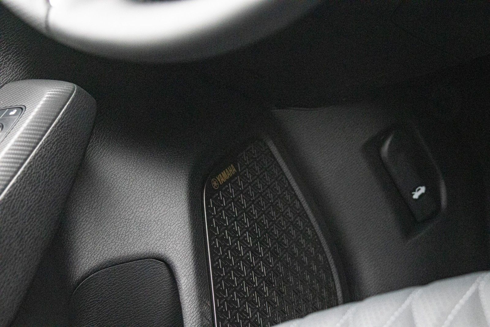 Fahrzeugabbildung Mitsubishi Outlander MY25  2.4 PHEV Top 4WD Leder Glasdach