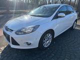 Ford Focus Lim. Titanium*ST LINE KEYLES*TOP GEPFLEGT* - Ford Focus aus 2011: ST