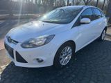 Ford Focus Lim. Titanium*ST LINE KEYLES*TOP GEPFLEGT* - Ford Focus aus 2011: ST