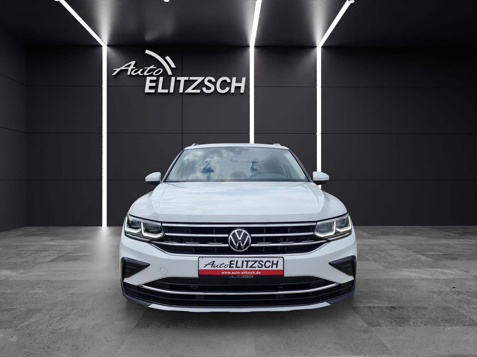 Fahrzeugabbildung Volkswagen Tiguan Elegance eHybrid DSG IQ.Light ACC 18" AHK