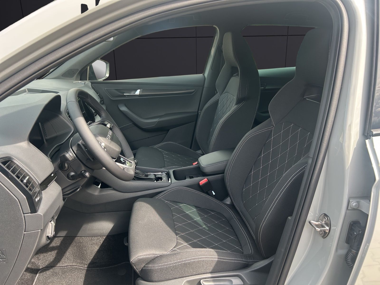 Fahrzeugabbildung SKODA Karoq 2.0 TSI Sportline 4x4 AHK MATRIX ACC