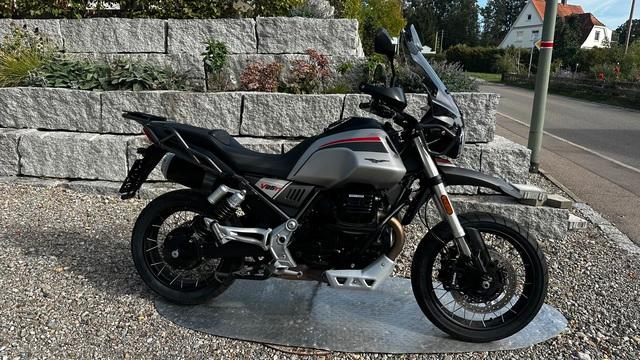 Moto Guzzi V85 TT TRAVEL E5 