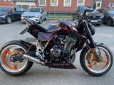 Kawasaki Z1000 - KAWASAKI STREETFIGHTER