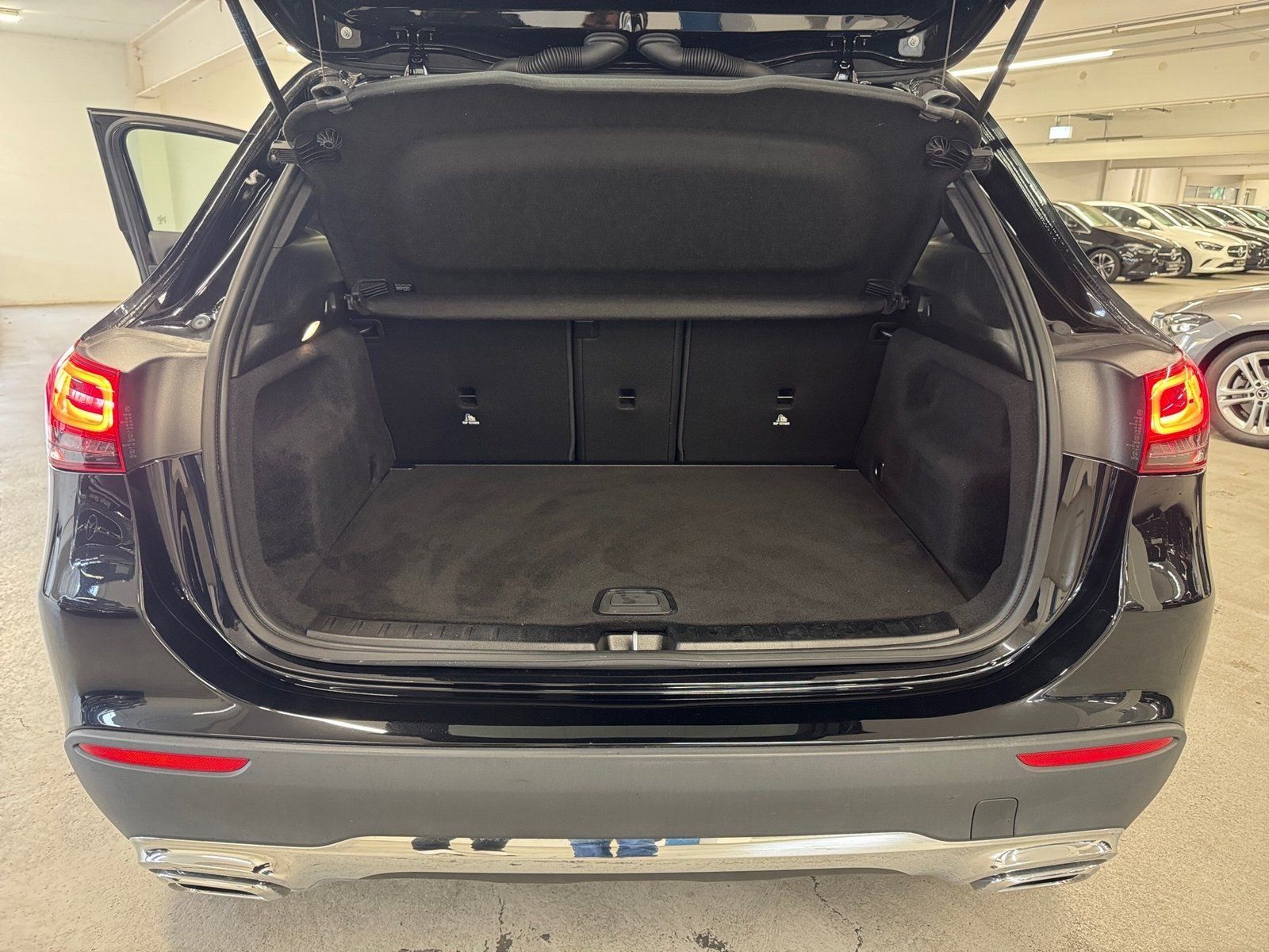 Fahrzeugabbildung Mercedes-Benz GLA 200 Progressive*Pano*Distro*HuD*MBeam*Totwi*