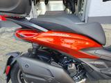Piaggio Beverly 400 HPE 1. Hand Top-Case und Windschild - PIAGGIO BEVERLY