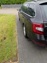 Skoda Octavia 1.6 TDI DSG Style Combi Style - Skoda Octavia mit Diesel-Antrieb: Kombi, 1.6