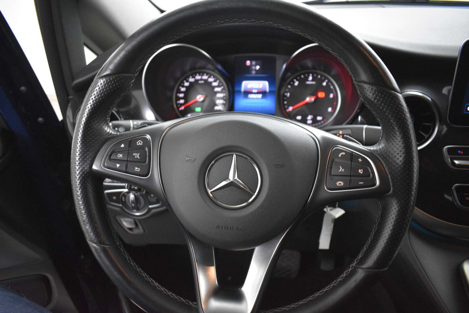 Fahrzeugabbildung Mercedes-Benz V300d 4Mat Edit Extralang AMG 19"+NIGHT+AHK+LED+