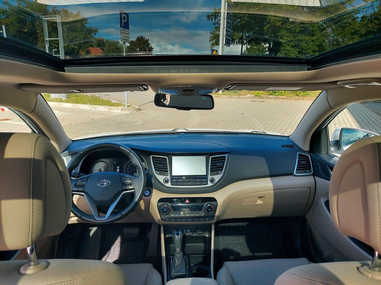 Hyundai Tucson blue Premium Pano Radar Leder Sitzklima