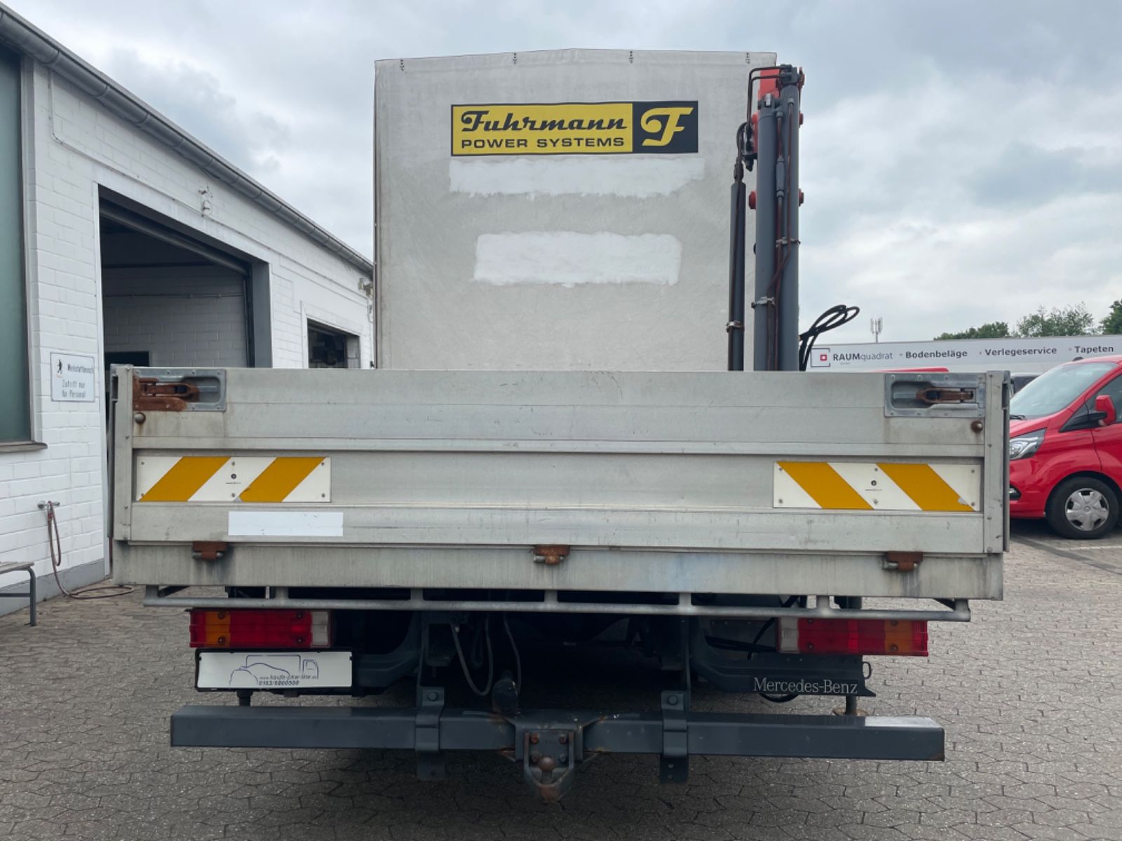 Fahrzeugabbildung Mercedes-Benz Atego 822 Pritsche Plane KRAN PALFINGER 3,3T