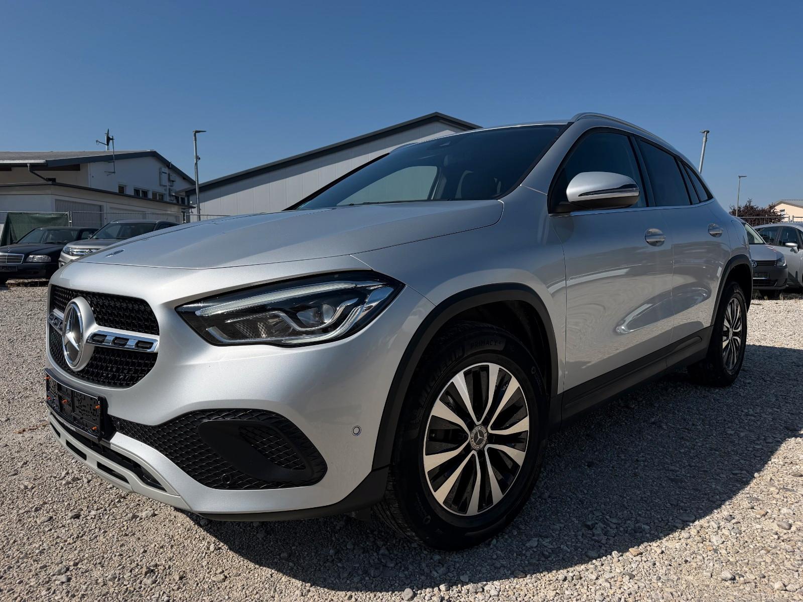 Mercedes-Benz GLA 200d | MBUX | LED
