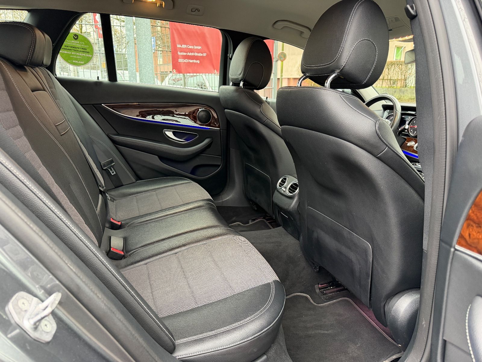 Fahrzeugabbildung Mercedes-Benz E 220d T Avantgarde LED*ACC*TEILLEDER*SHZ*AUTO