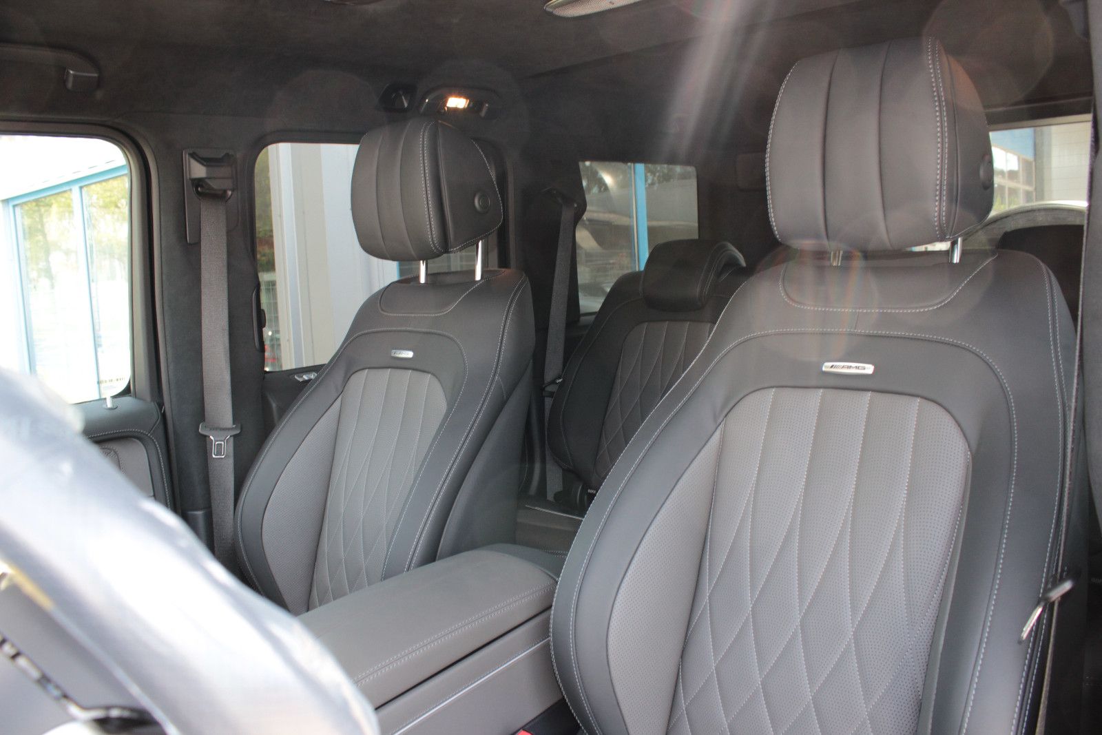 Fahrzeugabbildung Mercedes-Benz G 63 AMG *MY26* *A22* *SUPERIOR* *CARBON*