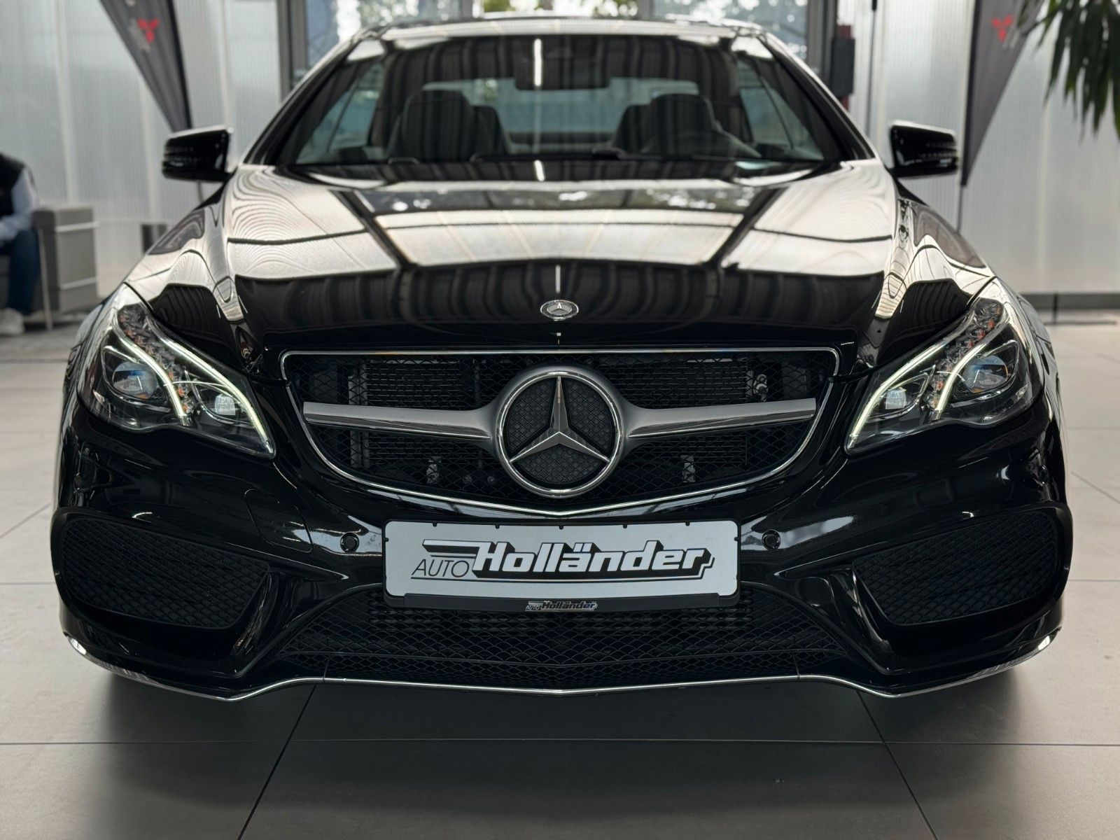 Fahrzeugabbildung Mercedes-Benz E 200 CGI Coupe Sportpaket AMG-Line Pano Leder