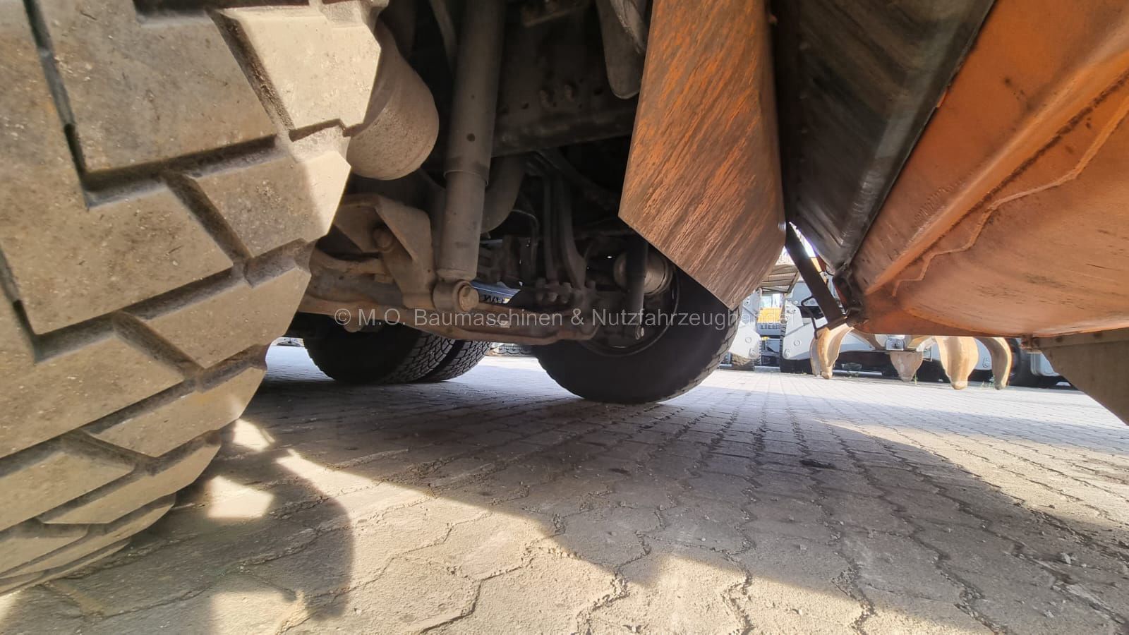 Fahrzeugabbildung Mercedes-Benz 2633 Econic EEV / AC / ZSA / Retarder / 6x2