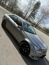 Mercedes-Benz C 350 - Mercedes-Benz 350 mit Benzin-Antrieb: Limousine, Automatik