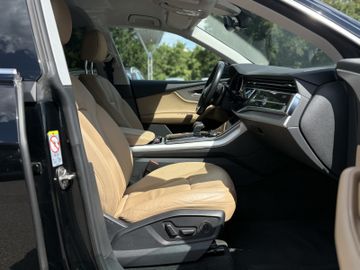 Audi Q8 - 11
