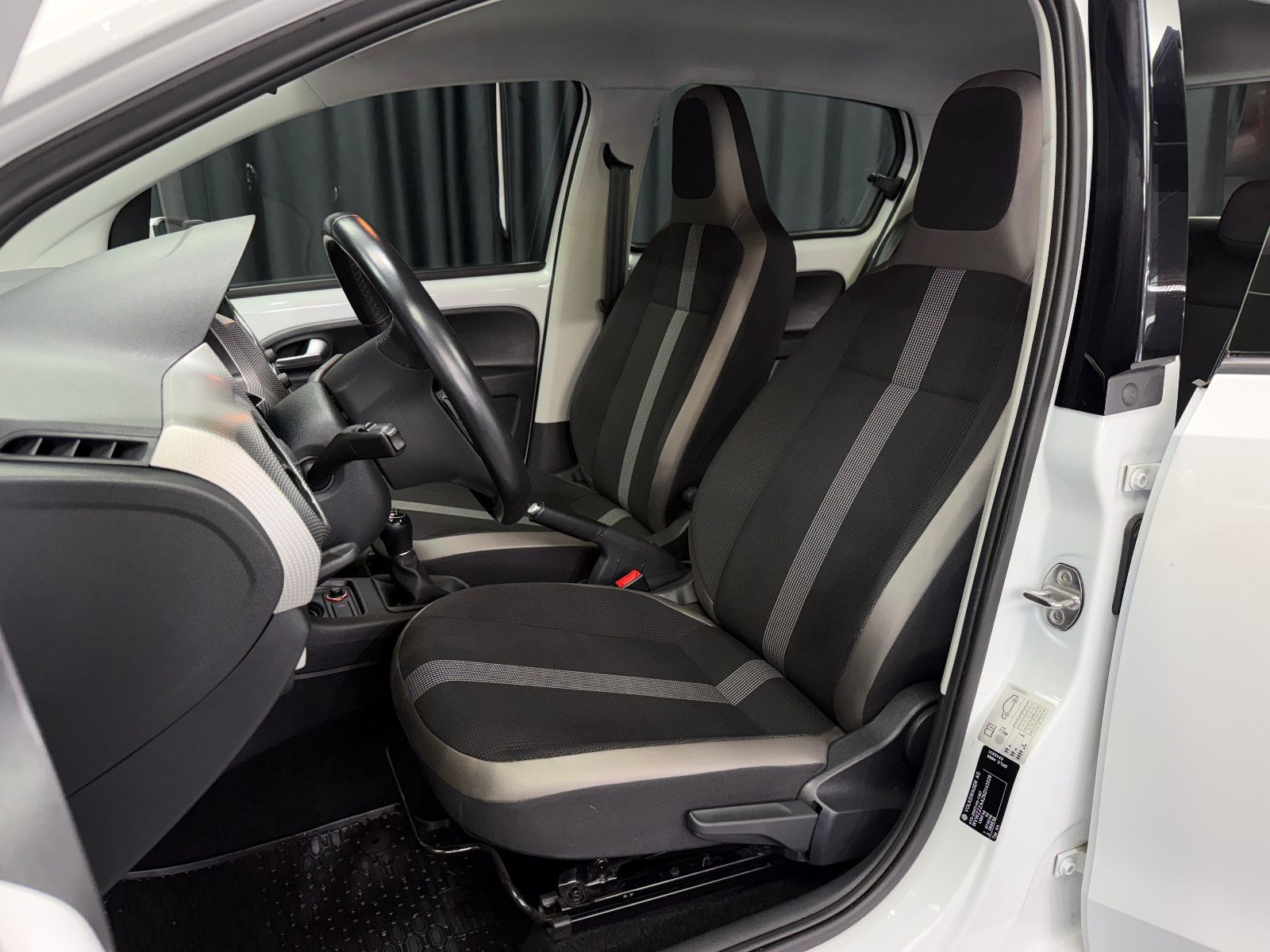 Fahrzeugabbildung Volkswagen up! high up! |KLIMA|PDC