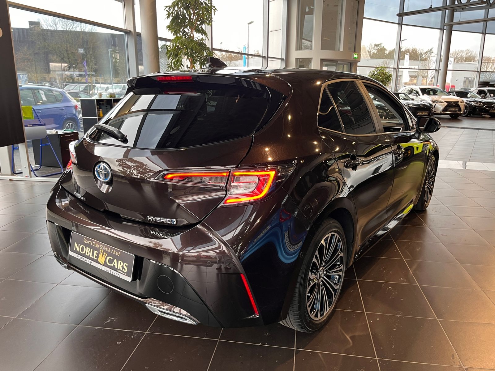 Fahrzeugabbildung Toyota Corolla Hybrid Club LED NAV DAB PDC ALU