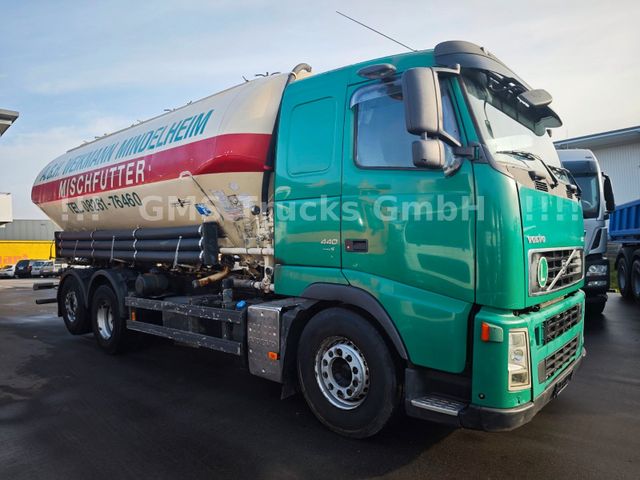 Volvo FH / Silo 31 Kubik 5 Kammer/Spitzer Feldbinder