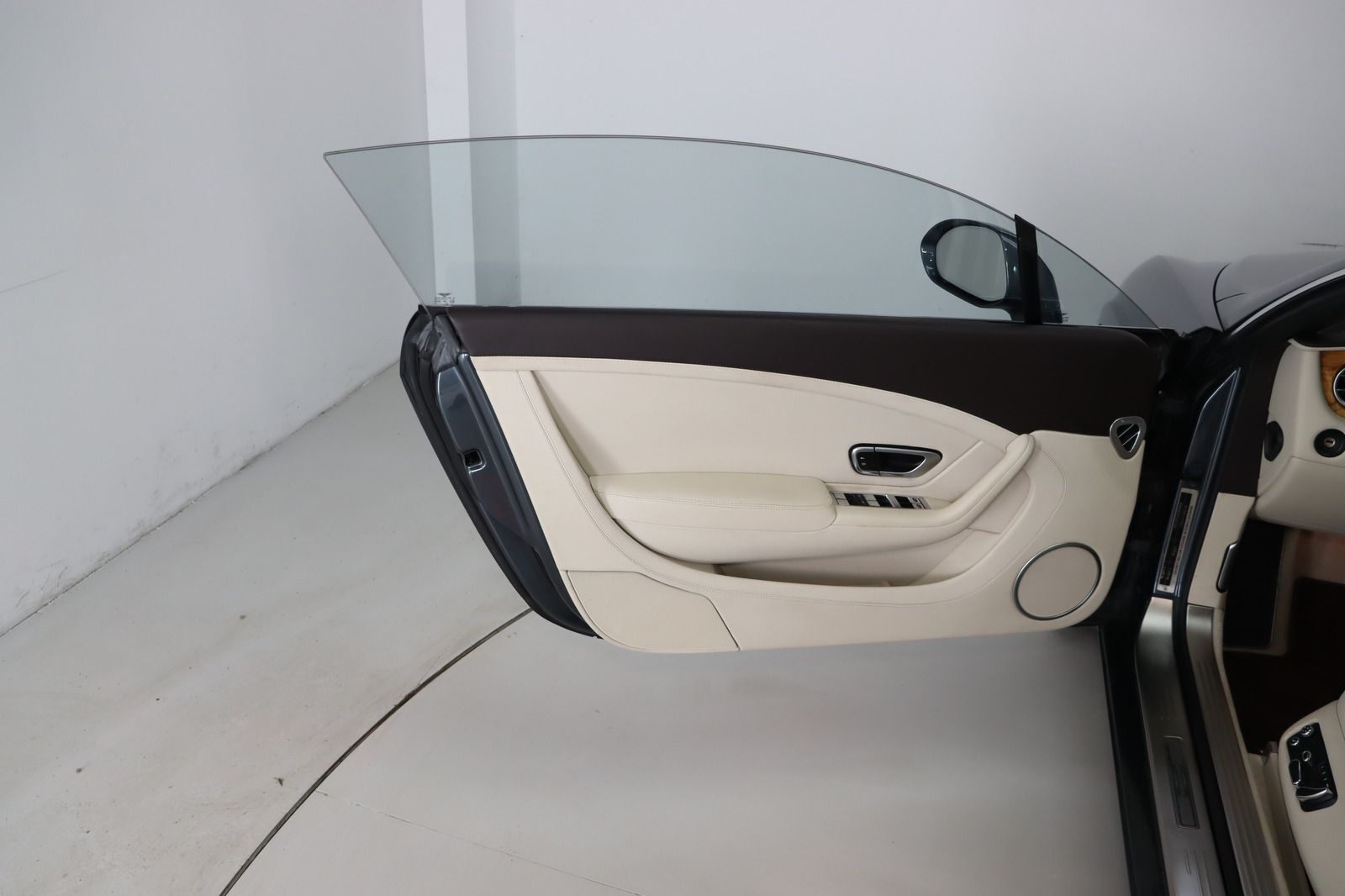 Fahrzeugabbildung Bentley Continental GT 6.0 4WD Navi * Xenon