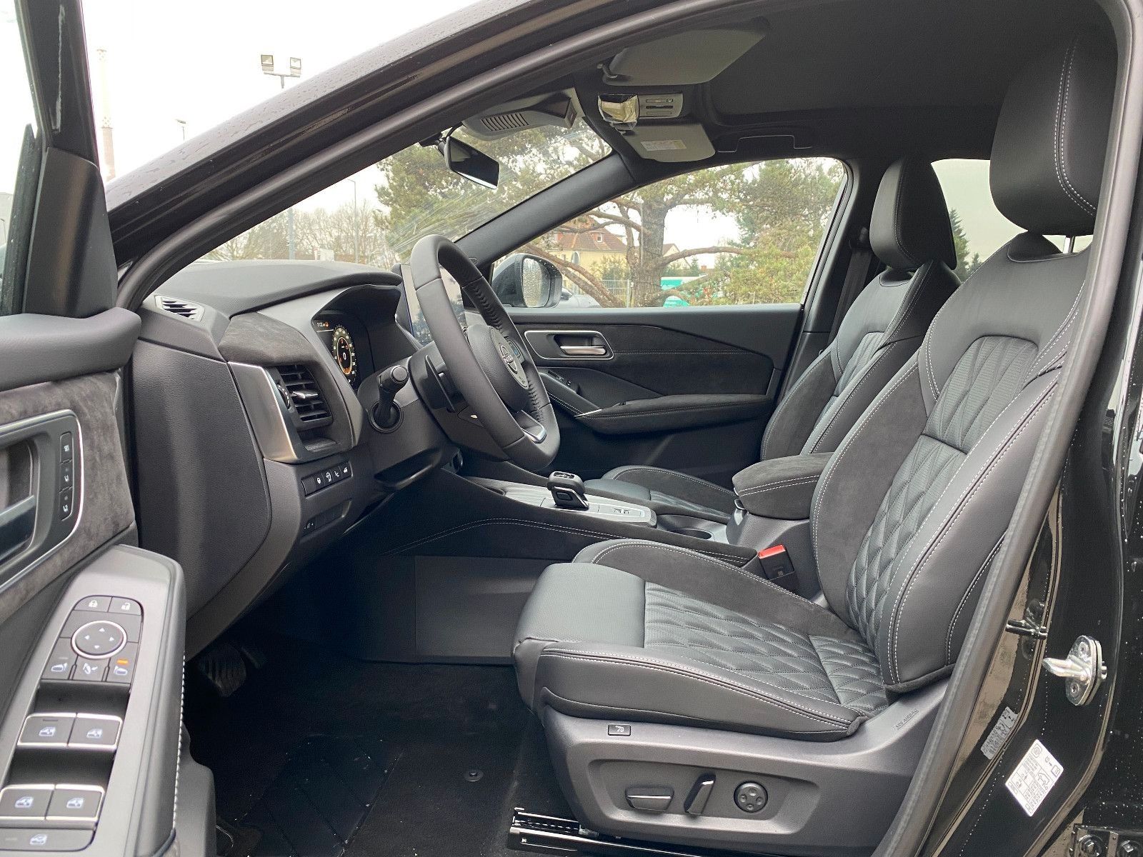 Fahrzeugabbildung Nissan Qashqai 1.3 MHEV Tekna+ PANO+HUD+BOSE+SHZ+AHK