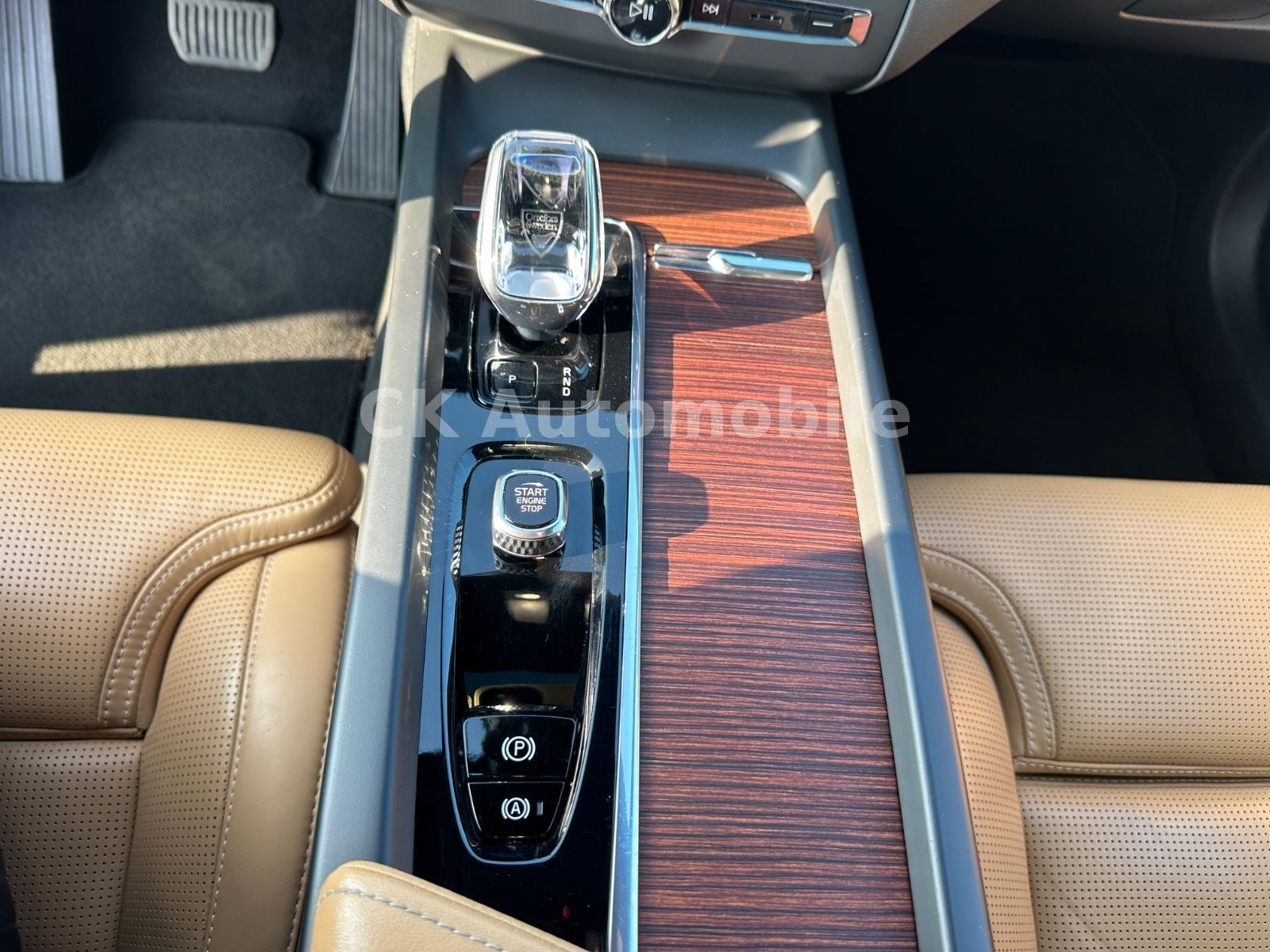 Fahrzeugabbildung Volvo XC60 B5 UltimateBright AWD/Head-Up/Pano/360°/AHK