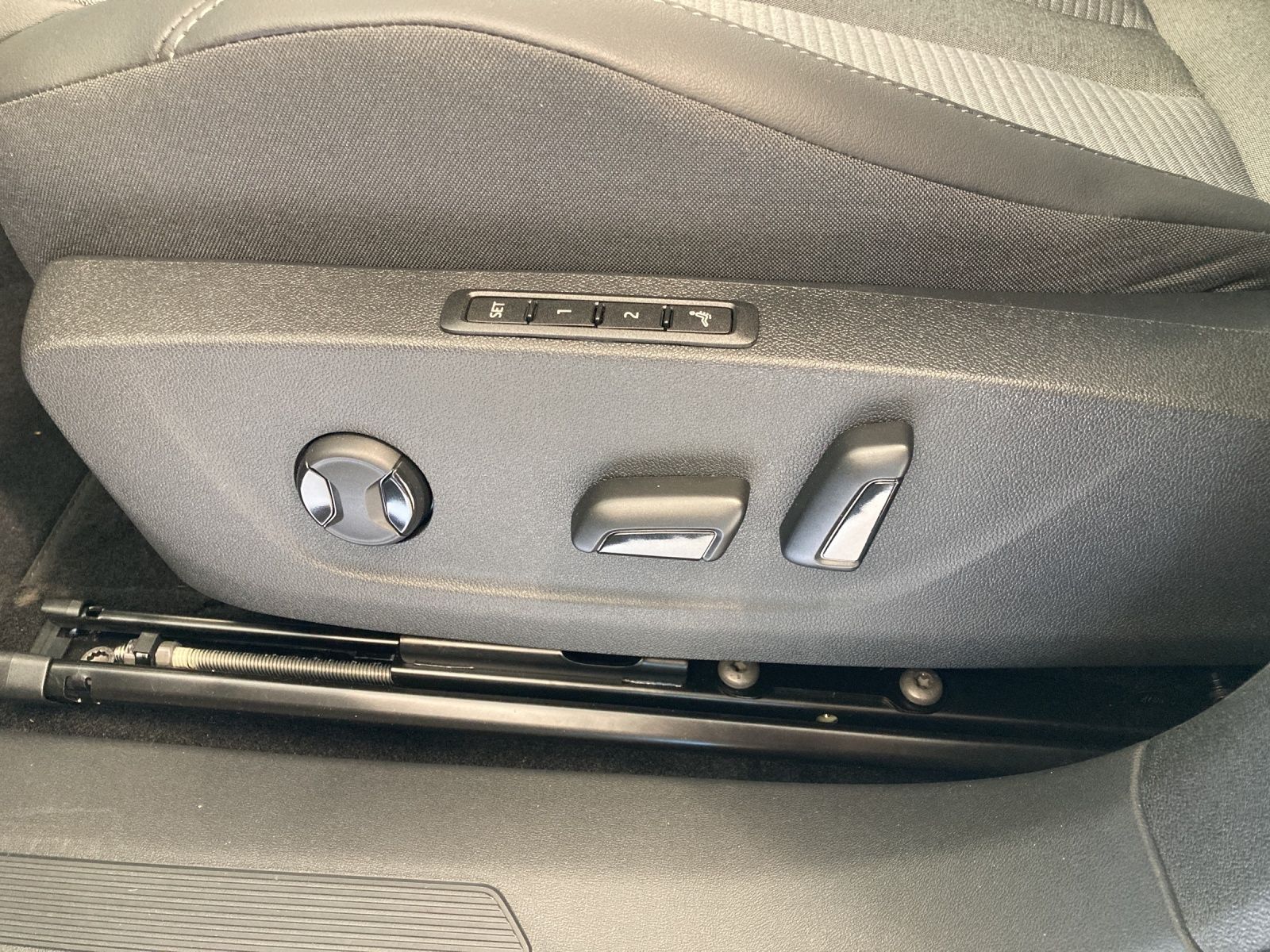 Fahrzeugabbildung SKODA ENYAQ 60 Matrix-LED, Navi, ACC,AZV,Digital Cockp