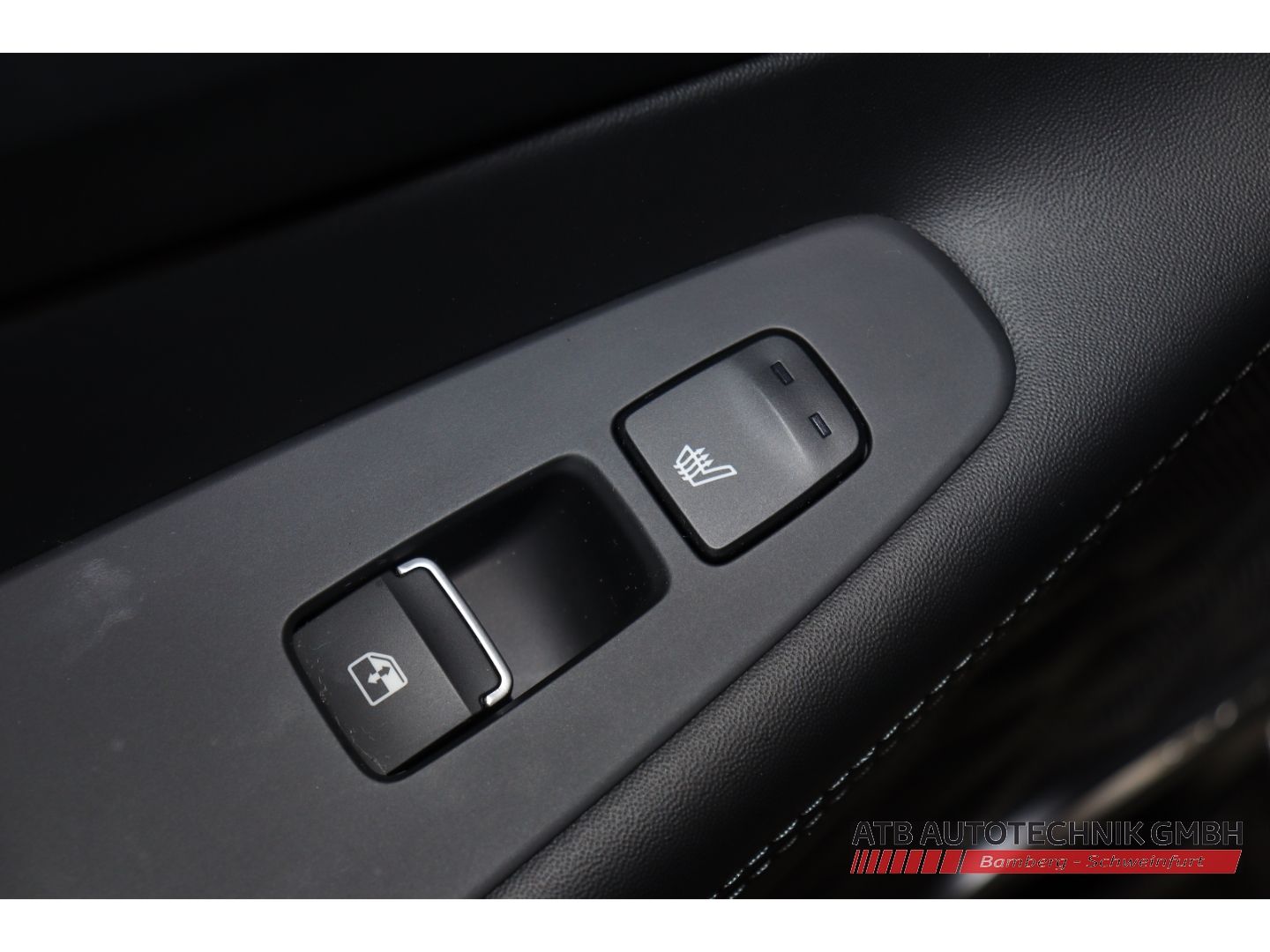 Fahrzeugabbildung Hyundai SANTA FE 1.6l Hybrid 2WD Trend Komfort + Navi-Pa