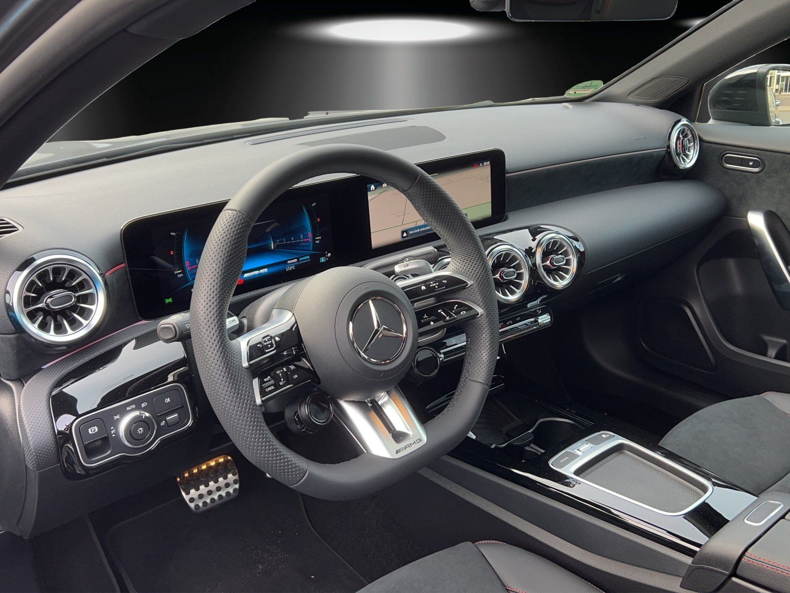 Fahrzeugabbildung Mercedes-Benz Mercedes-AMG A 35 4M Limousine+PSD+Keyless-GO