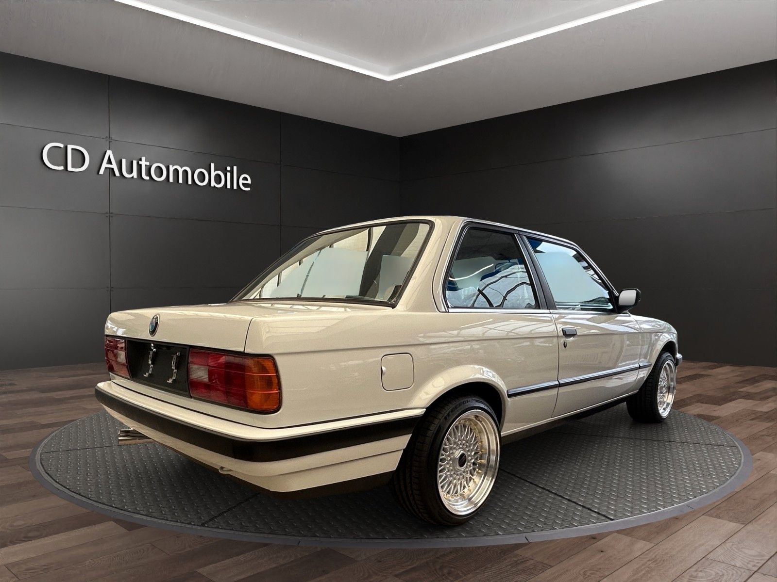 Fahrzeugabbildung BMW 320i E30/Automatik/Leder/H-Zulassung