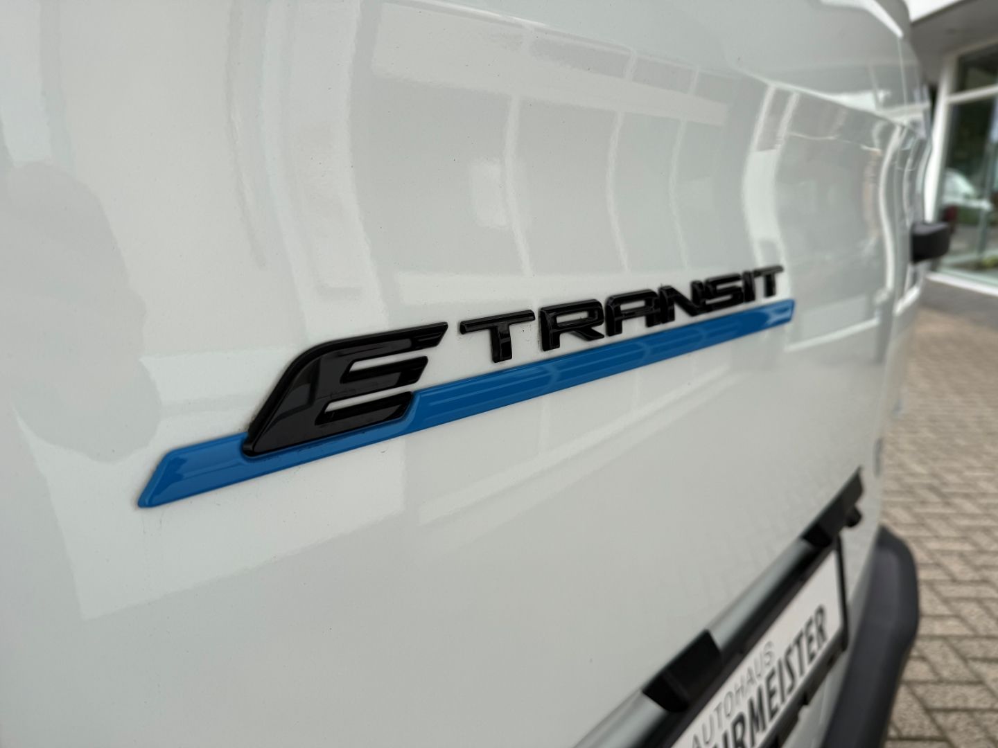 Fahrzeugabbildung Ford Transit Custom RWD E-Transit Kasten 320 L1 Trend