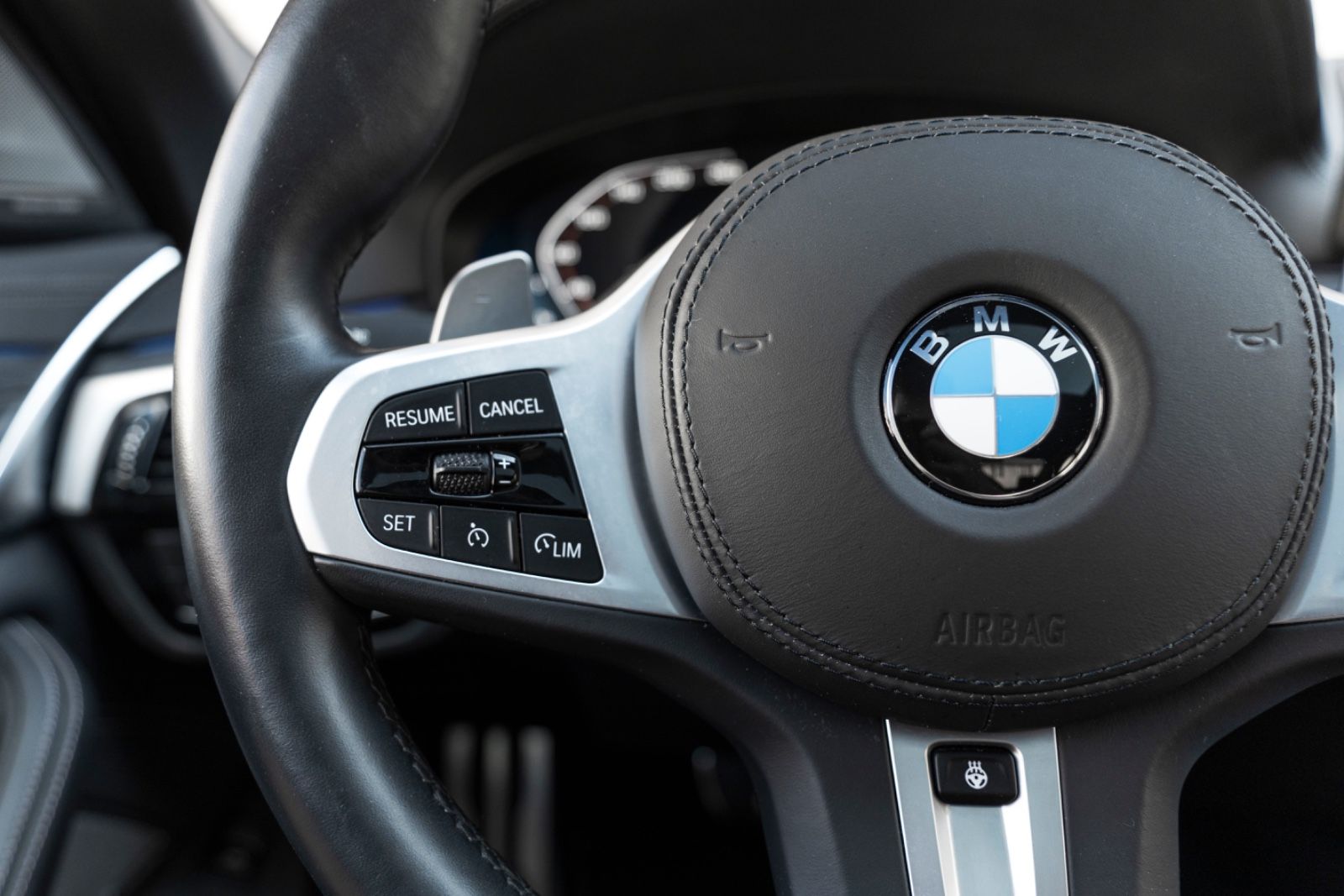 Fahrzeugabbildung BMW M550IX Massage Harman 360° Head UP LED NAV PDC