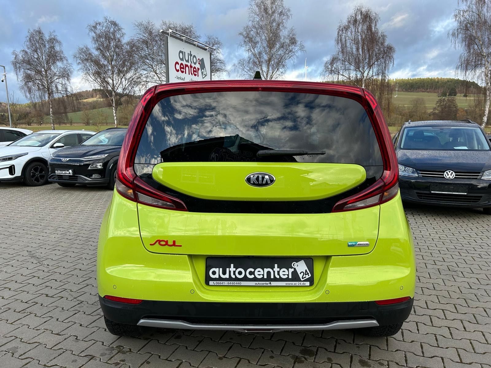Fahrzeugabbildung Kia e-Soul°64 kWh°CCS°3 Phasen°1.Hand°Kamera°LED°